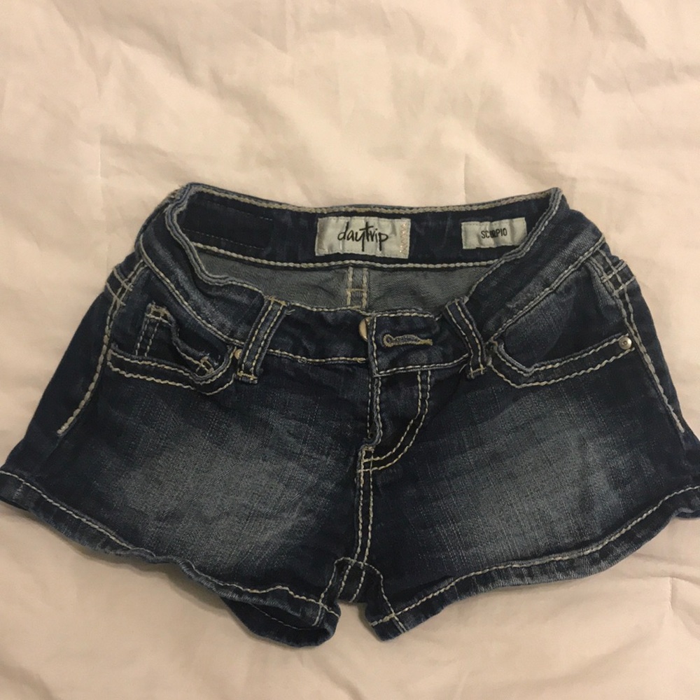 Shorts - Picture 2 of 4
